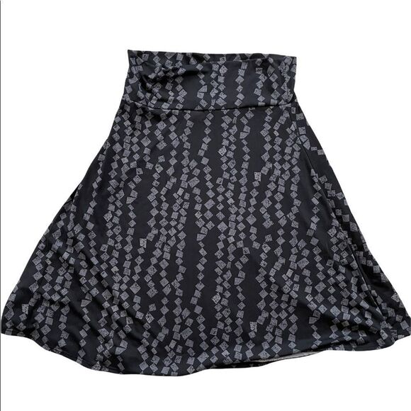 New with tags LuLaRoe Azure patterned skirt, size XL. - Picture 3 of 5